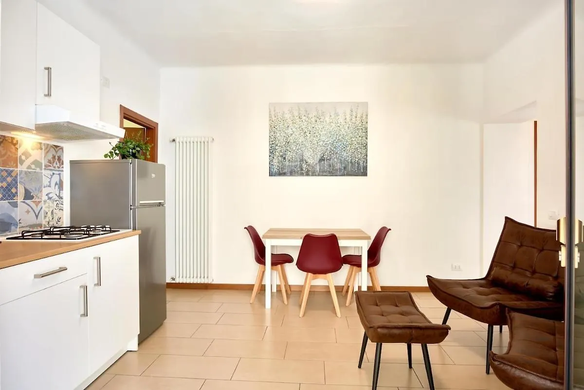2 Bedroom Apartment On The Lake Como 0*,  Itália